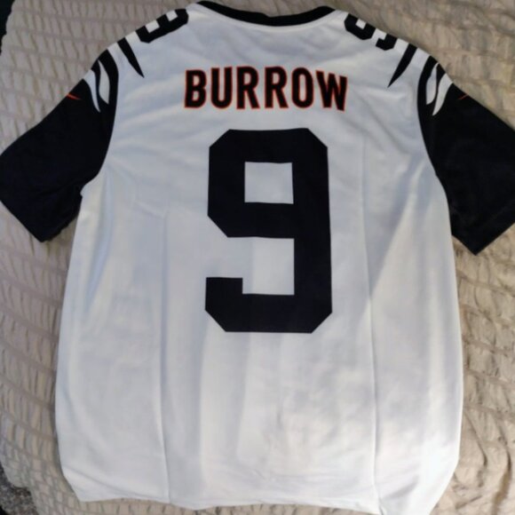 Cincinnati Bengals Joe Burrow Jersey - Picture 6 of 7